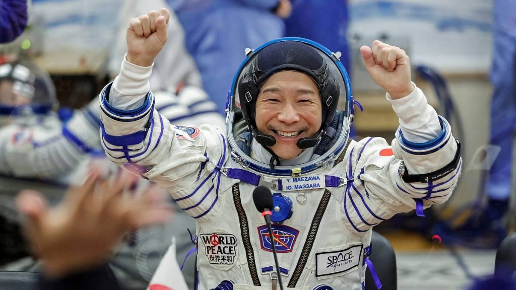 بازگشت میلیاردر ژاپنی از سفرِ ۱۲ روزه فضایی