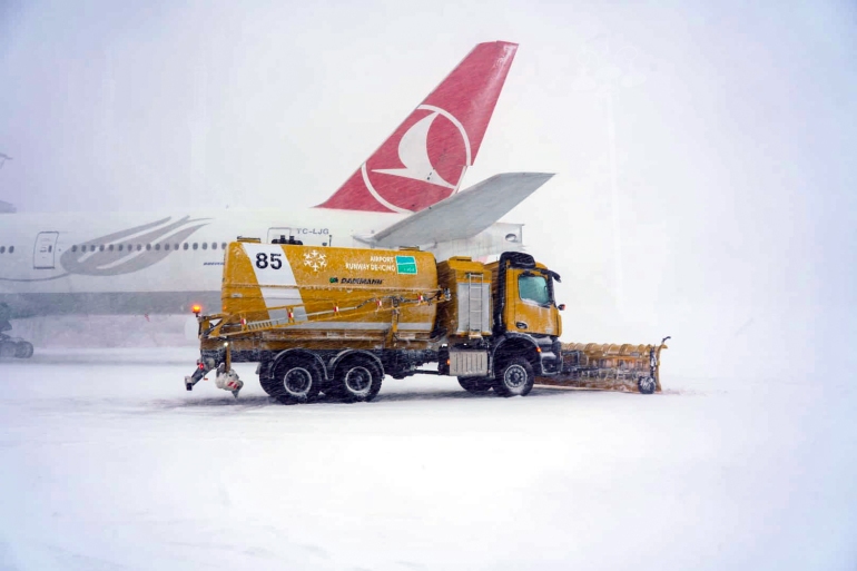 بارش شدید برف در ترکیه فرودگاه استانبول را تعطیل کرد