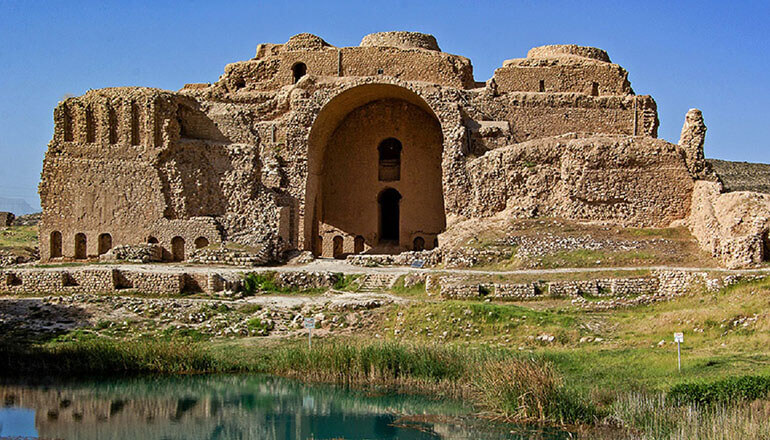 گِله معاون گردشگری استان فارس از بی توجهی به کاخ اردشیربابکان و شهر گور