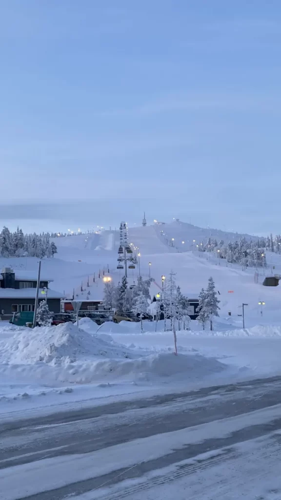 هجوم گردشگران به شمال فنلاند در فصل کریسمس