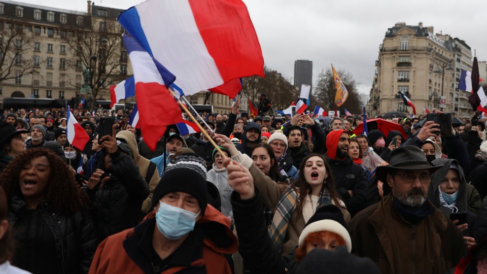 تظاهرات گسترده فرانسوی ها در اعتراض به واکسیناسیون اجباری کرونا