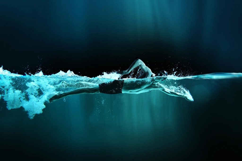 شناگر ماجراجو و خطر مرگ ناگهانی زیر یخ+فیلم