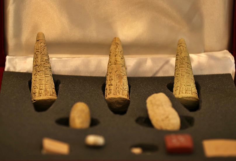 آثار باستانی بازپس گرفته شده عراق از لبنان وارد این کشور شد