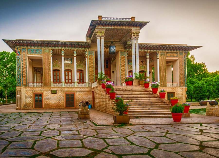 جنجالِ دکورسازی در “عمارت عفیف آباد” شیراز