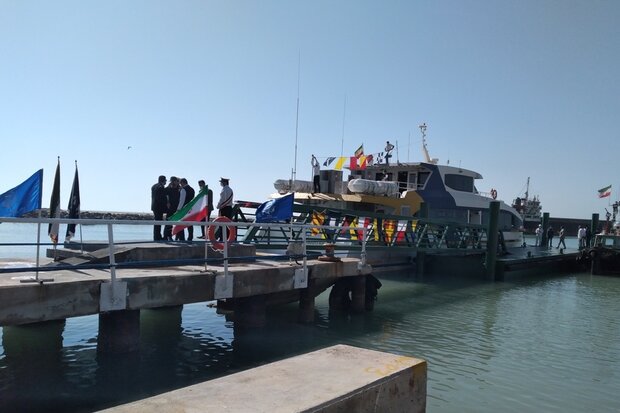 افتتاح نخستین اسکله شناور تفریحی گردشگری در گناوه