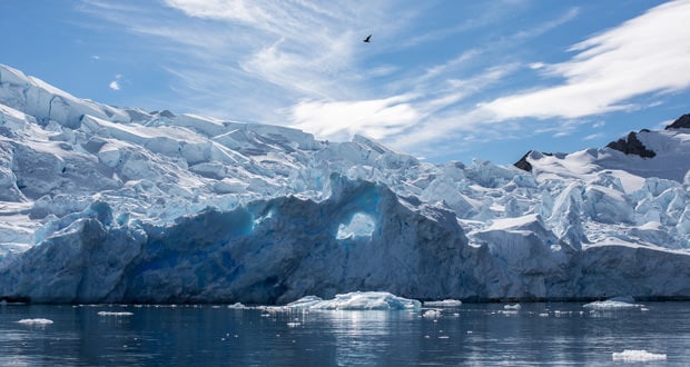 فرو ریختن یک تکه یخ بزرگ در شرق قطب جنوب