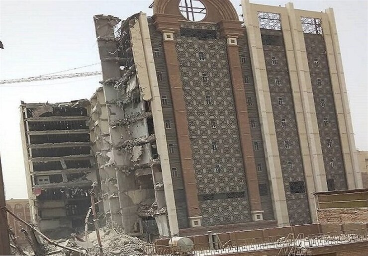 ریزش ساختمان ۱۰ طبقه در آبادان ۸۰ نفر را زیر آوار کشاند