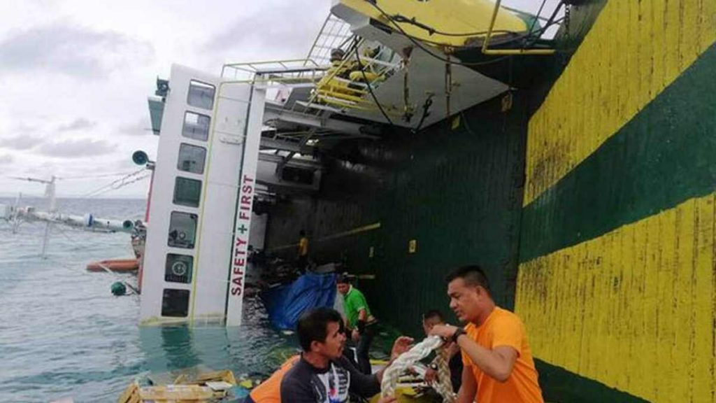 آتش سوزی در کشتی مسافربری فیلپین جان ۷ نفر را گرفت