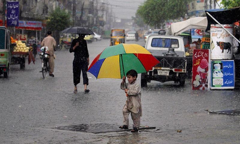 بارندگی شدید در پاکستان جان ۵ نفر را گرفت