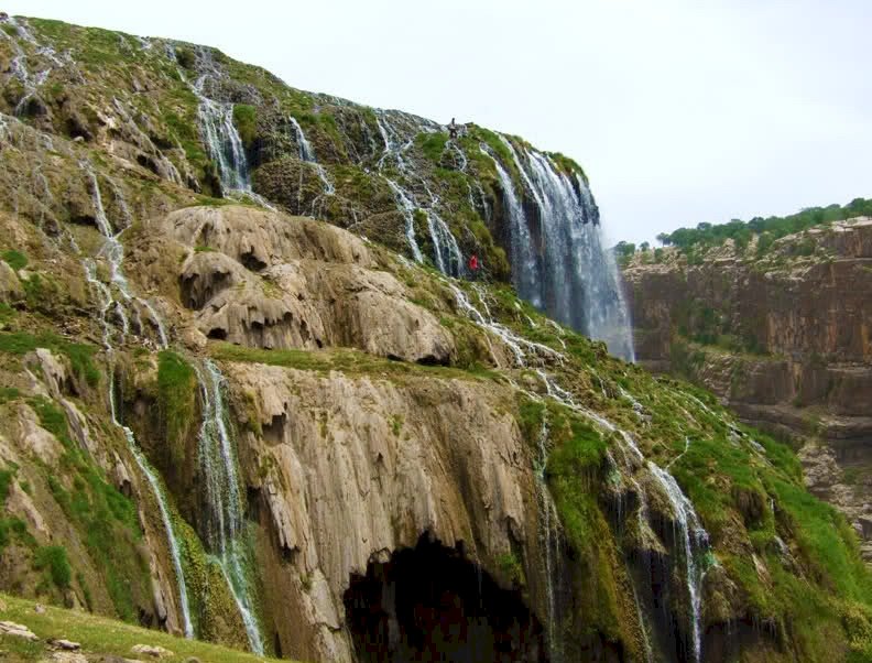 اردوگاه گردشگری آبشار کمر دوغ