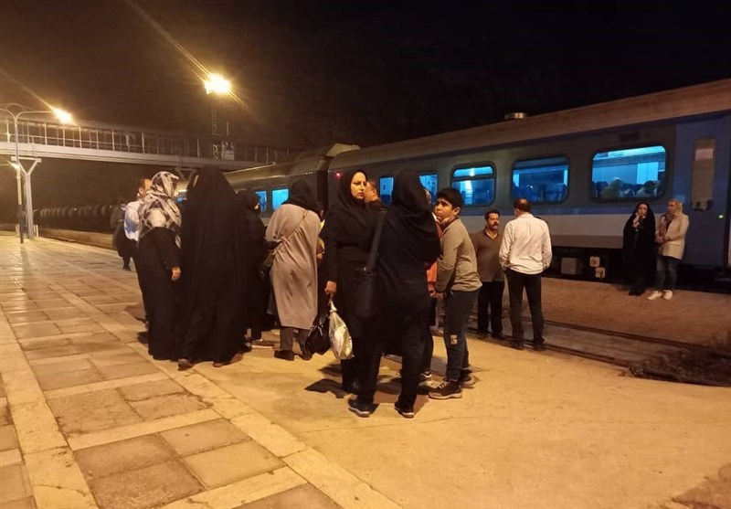 سرگردانی خبرنگاران قطار گردشگری با انسداد راه‌آهن تهران_شمال