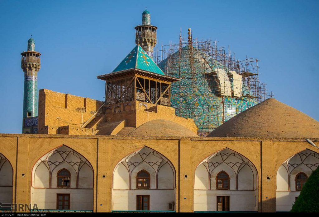 توجیهات میراث فرهنگی برای خرابکاری در مرمت گنبد مساجد تاریخی اصفهان