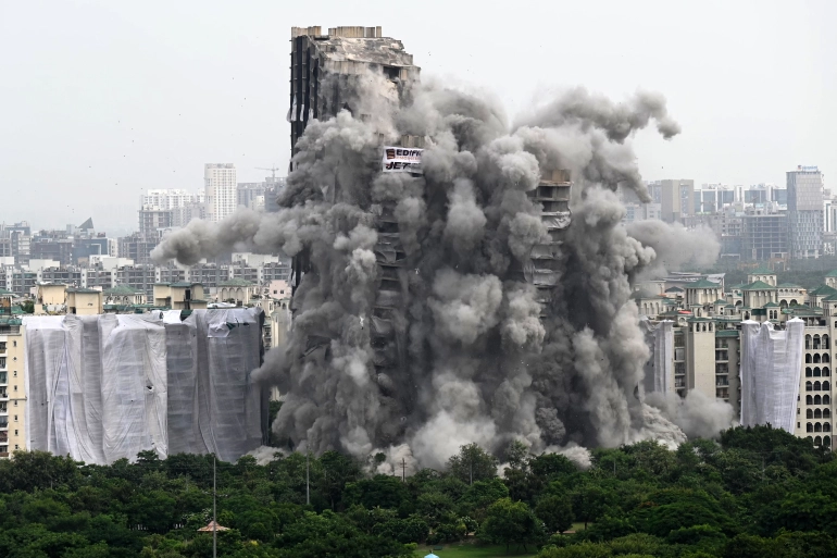تخریب برج های دوقلو در هند با بیش از ۳ هزار کیلوگرم مواد منفجره/فیلم