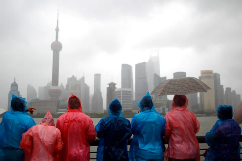 تعطیلی مدارس و بنادر به دلیل طوفان وحشتناک “مویفا” در چین