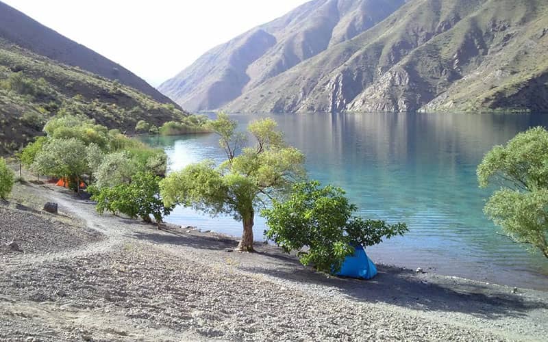نجات جان گردشگری که از ارتفاعات دریاچه گهر سقوط کرد