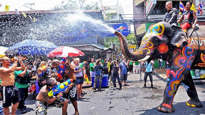 شرکت در جشن آب تایلند