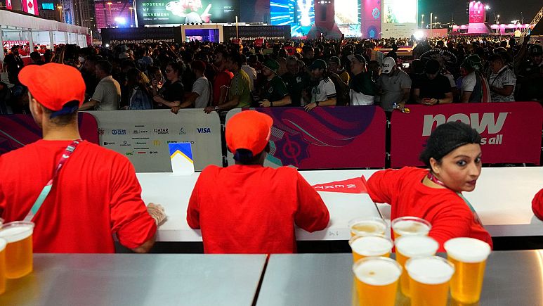 واکنش ها به خبر منع فروش آبجو در جام جهانی