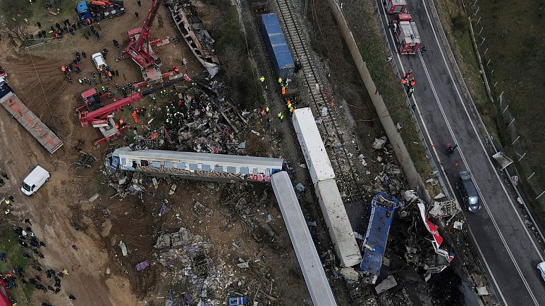 برخورد مرگبار دو قطار در یونان با بیش از ۱۲۰ کشته و زخمی