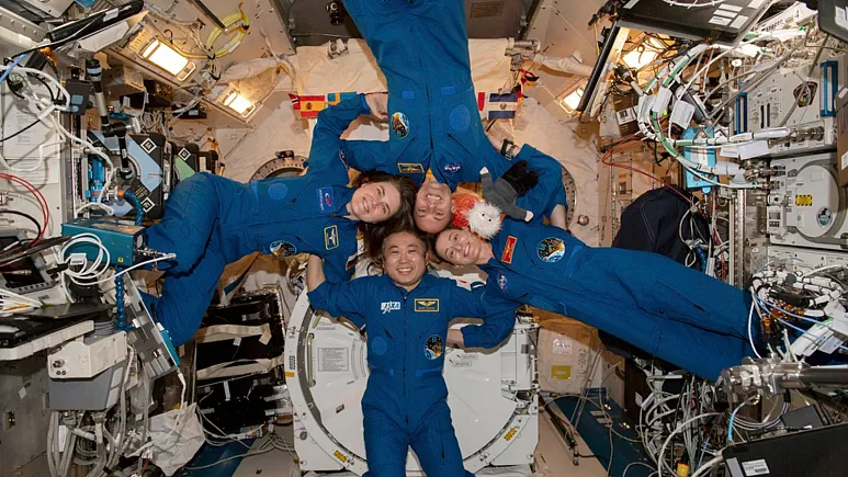 کپسول «اسپیس‌ایکس» ۴ فضانورد را از ماموریت علمی به زمین بازگرداند