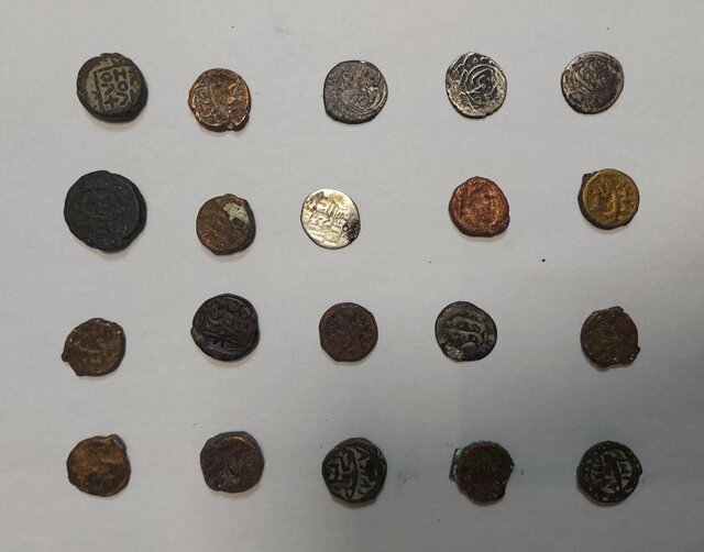 کشف سکه های ۲۲۰۰ ساله در ورامین