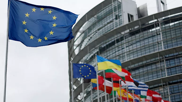 اتحادیه اروپا اعلام کرد شهروندان کوزوو میتوانند بدون نیاز به ویزا به کشور های شنگن سفر کنند