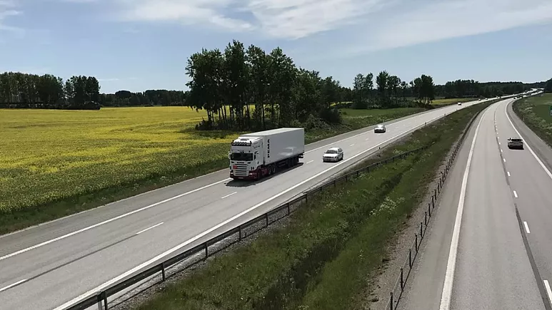 نخستین جاده الکتریکیِ جهان در سوئد