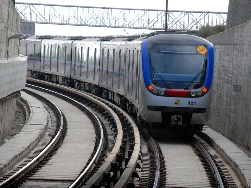 راهنمای کامل خطوط مترو و قطار حومه ای تهران