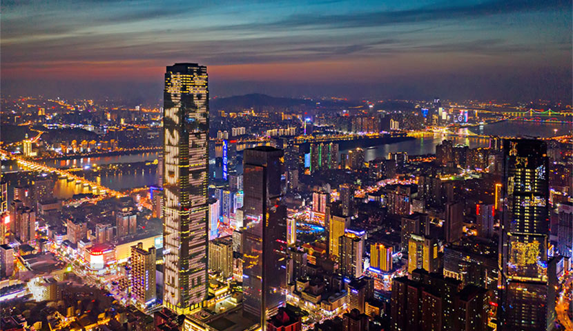 علت ایجاد سوراخ های بزرگ وسط ساختمان های هنگ کنگی چیست؟