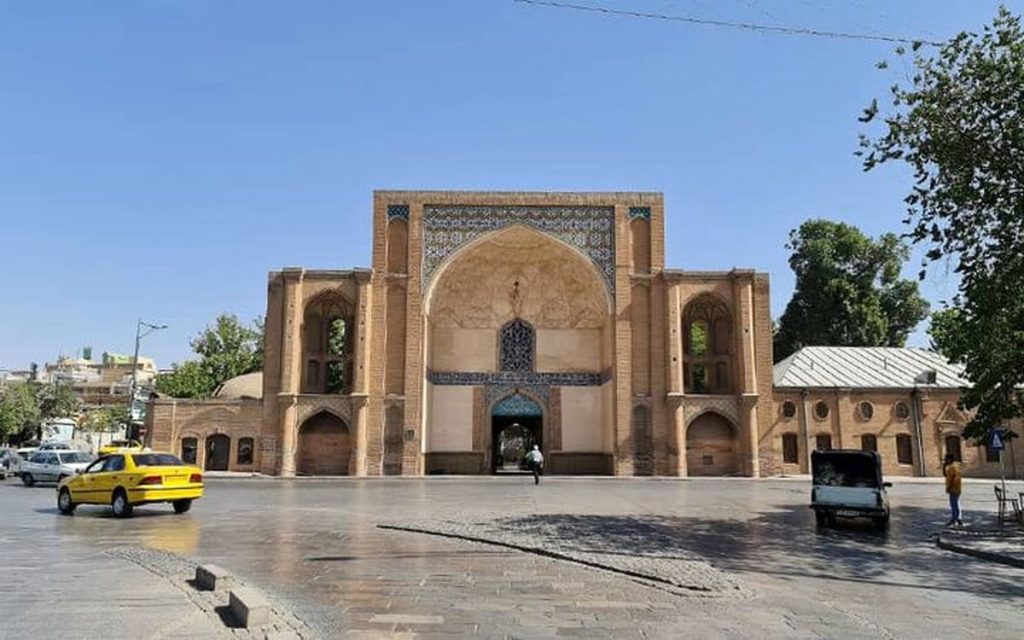 نخستین خیابان مدرن در کدام شهر ایران قرار گرفته است؟