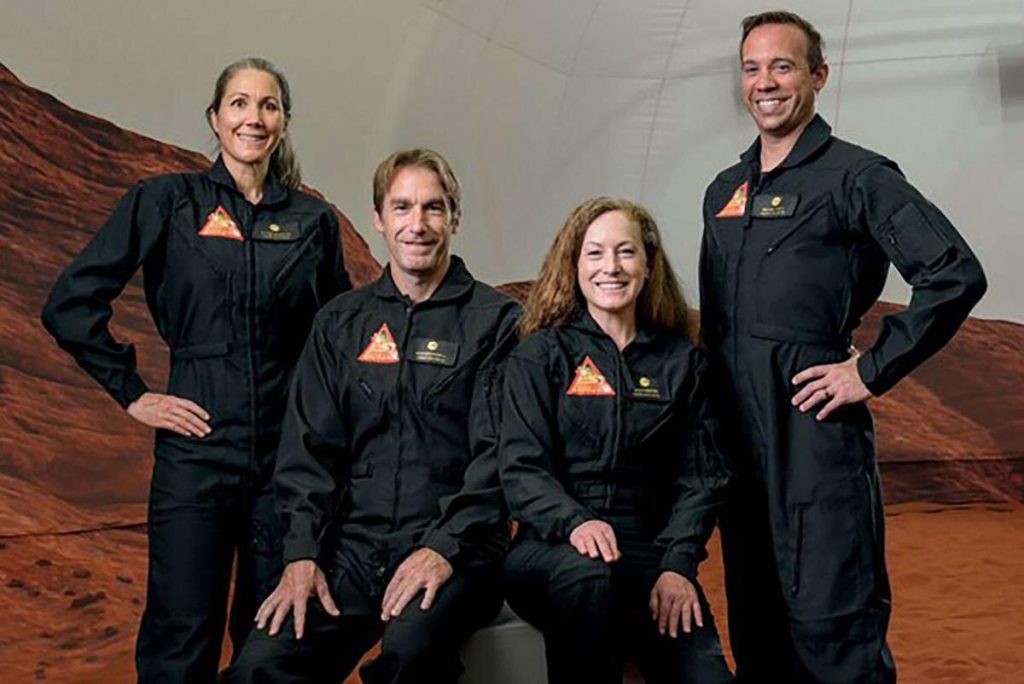 ناسا ۴ داوطلب را آماده زندگی در مریخ می‌کند