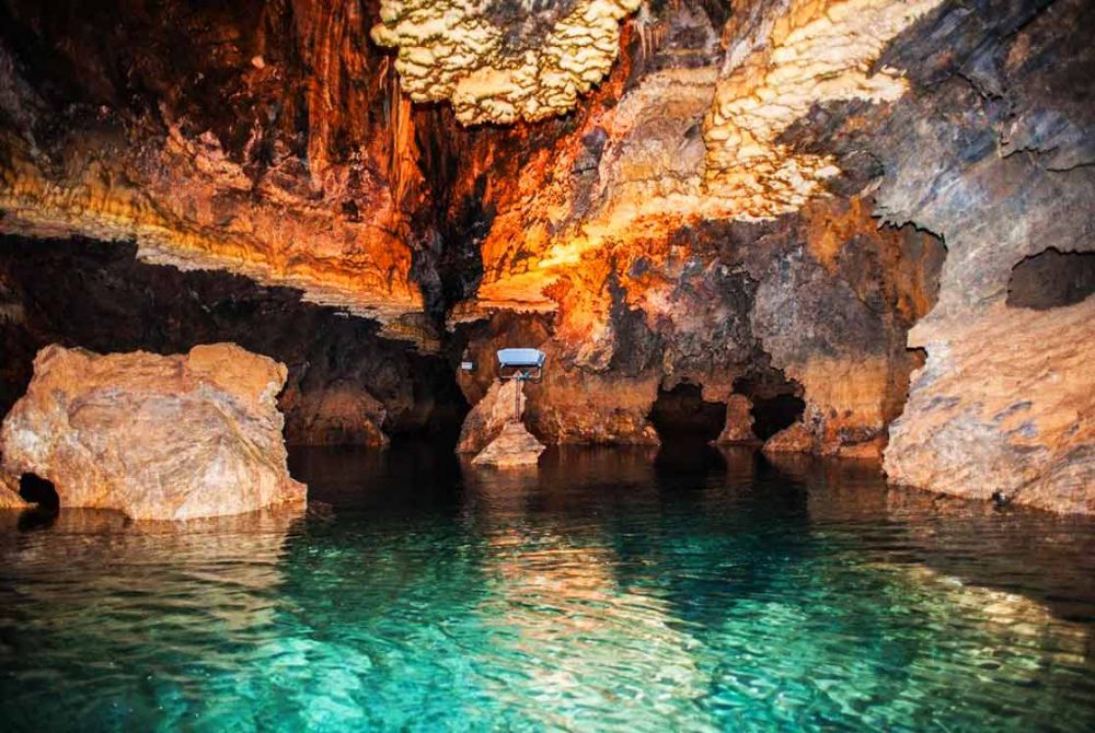 میزان گردشگران بازدیدکننده از غار علیصدر ۱۰ درصد افزایش یافته است