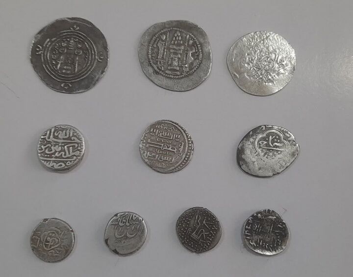 کشف و ضبط ۱۰ سکه تاریخی از قاچاقچیان