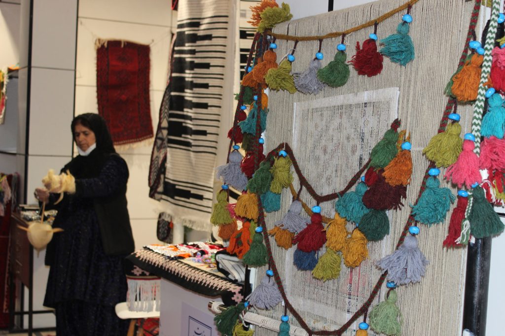 برگزاری نمایشگاه صنایع دستی برای زائران اربعین حسینی در مریوان