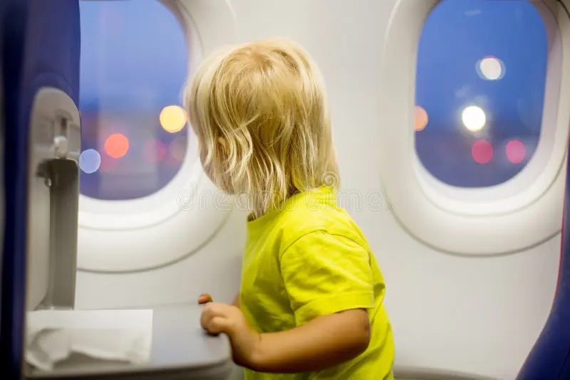 چرا پنجره های هواپیما بیضی شکل است؟