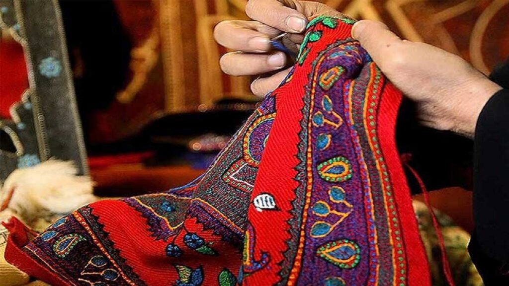 هنرمندان صنایع‌دستی خراسان جنوبی در بیش از ۱۲۰ رشته هنری فعال هستند