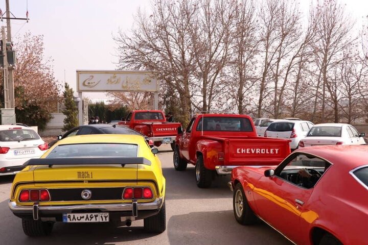 برگزاری تور رالی ماشین های قدیمی در خیابان های اصفهان