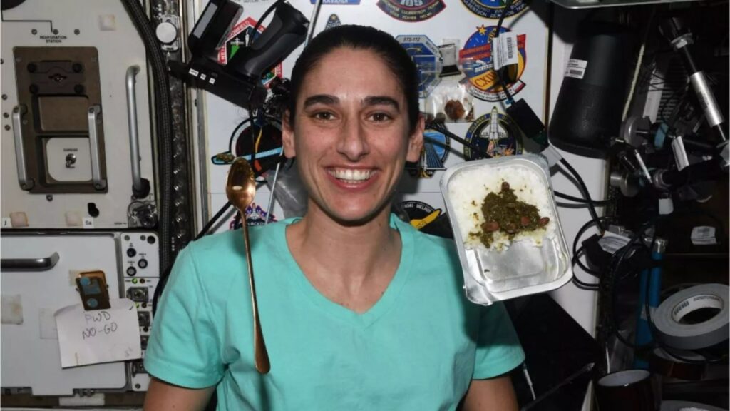 پخت قورمه سبزی در فضا توسط فضانوردان آمریکایی!